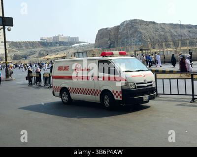 Mina, la Mecque, Arabie Saoudite, 13 juin 2024 : L'ambulance pour les services d'urgence pour les pèlerins, les soins médicaux pour les pèlerins dans la ville de Makkah pendant le pèleri Banque D'Images