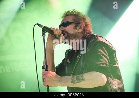 9 février 2024, Southampton, Royaume-Uni : le chanteur Nick Culmer, mieux connu sous son nom de scène animal, avec le groupe punk anglais anti-Nowhere League se produit sur scène au 1865 à Southampton. La formation actuelle de l'anti-Nowhere League, originaire de Royal Tunbridge Wells, est composée du chanteur Nick ''animal'' Culmer, du guitariste Tom ''Tommy H'' Hunt, du batteur Jamie Oliver et du bassiste Barnsy (crédit image : © Dawn Fletcher-Park/SOPA images via ZUMA Press Wire) Banque D'Images