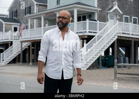 DATE DE SORTIE : 17 novembre 2023. TITRE : American Fiction. STUDIO : MGM. DIRECTEUR Cord Jefferson. L'auteur Thelonious 'Monk' Ellison est séduit parce que sa dernière offre n'a pas pris feu aux éditeurs, tandis qu'un tome intitulé We's Lives in Da Ghetto de Sintara Golden arrive dans les listes des BEST-sellers, laissant Monk Seething. EN VEDETTE : JEFFREY WRIGHT dans le rôle de Thelonious 'Monk' Ellison. (Crédit image : © MGM/Entertainment Pictures/ZUMAPRESS.com)TVS Banque D'Images
