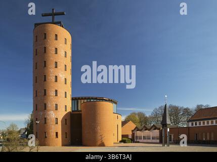 Église catholique St Antonius Vluyn, Neukirchen-Vluyn, région de la Ruhr, Bas-Rhin, Rhénanie du Nord-Westphalie, Allemagne, Europe Banque D'Images