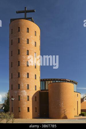 Église catholique St Antonius Vluyn, Neukirchen-Vluyn, région de la Ruhr, Bas-Rhin, Rhénanie du Nord-Westphalie, Allemagne, Europe Banque D'Images
