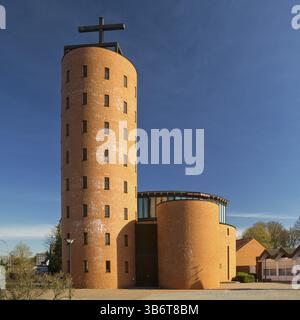 Église catholique St Antonius Vluyn, Neukirchen-Vluyn, région de la Ruhr, Bas-Rhin, Rhénanie du Nord-Westphalie, Allemagne, Europe Banque D'Images