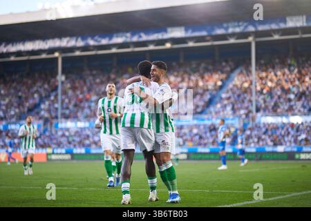 8 octobre 2023 : Ayoze Perez et Assane Diao du Real Betis Balompie réagissent après avoir marqué un but lors du match LaLiga EA Sports entre le Deportivo Alaves et le Real Betis Balompie à Mendizorroza le 8 octobre 2023 à Vitoria, en Espagne. (Crédit image : © Ricardo Larreina/AFP7 via ZUMA Press Wire) Banque D'Images