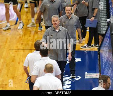 20 novembre 2023 : L'entraîneur-chef Purdue serre la main à l'entraîneur-chef de Gonzaga Mark Few après la fin du match de basket-ball Allstate Maui Invitational entre les Bulldogs de Gonzaga et les Boilermakers de Purdue à Sofi Arena dans le Stan Sheriff Center à Honolulu, Hawaï. Glenn Yoza/CSM (crédit image : © Glenn Yoza/CSM via ZUMA Press Wire) Banque D'Images