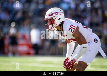 28 octobre 2023 : Azareye'h Thomas (20 ans), arrière défensif des Seminoles de Floride, attend le clin d'œil lors du match de football de la NCAA entre les Seminoles de Floride et les Demon Deacons de Wake Forest au stade Allegacy Federal Credit Union à Winston-Salem, Caroline du Nord. Jonathan Huff/CSM (crédit image : © Jonathan Huff/CSM via ZUMA Press Wire) Banque D'Images
