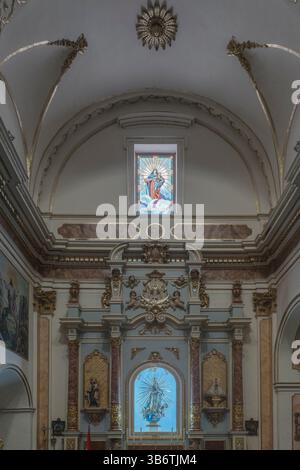 Intérieur de l'église paroissiale de Montanejos, dédiée à l'apôtre Santiago, saint patron de la ville, 18ème siècle, Castello, Communauté valencienne. Banque D'Images