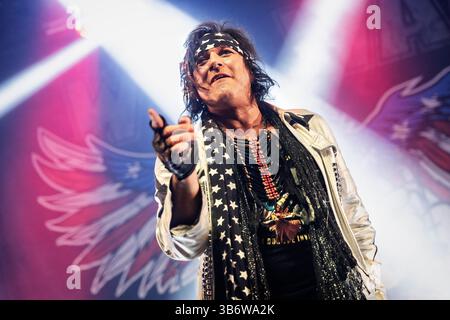 17 février 2024, Oslo, Copenhague, Norvège : Oslo, Norvège. 17 février 2024. Le groupe norvégien de glam rock Wig Wam donne un concert au Rockefeller à Oslo. Ici, le chanteur Glam est vu en direct sur scène. (Crédit image : © Terje Dokken/Gonzales photo via ZUMA Press) Banque D'Images