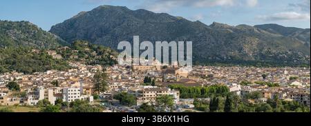 Panorama de la ville pittoresque de Pollensa à Majorque, Espagne. Banque D'Images
