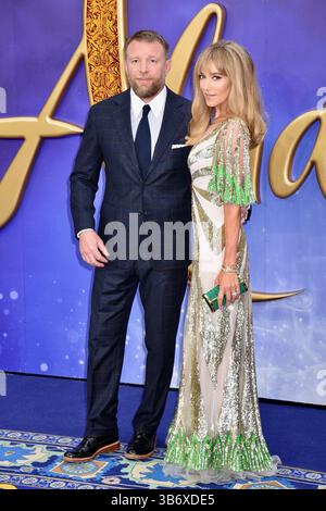 Guy Ritchie, Jacqui Ainsley. Gala européen d'Aladdin, Odeon luxe, Leicester Square, Londres, Royaume-Uni Banque D'Images