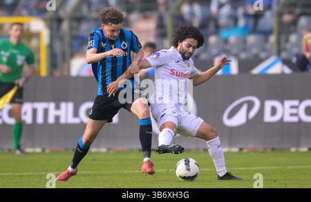 Bruxelles, Belgique. 04 mai 2025. Maxim de Cuyper du Club et Cesar Huerta d'Anderlecht se battent pour le ballon lors d'un match de football entre le Club Brugge et le RSC Anderlecht à Bruxelles, dimanche 4 mai 2025, la finale de la Coupe de Belgique de football Croky Cup. BELGA PHOTO JOHN THYS crédit : Belga News Agency/Alamy Live News Banque D'Images