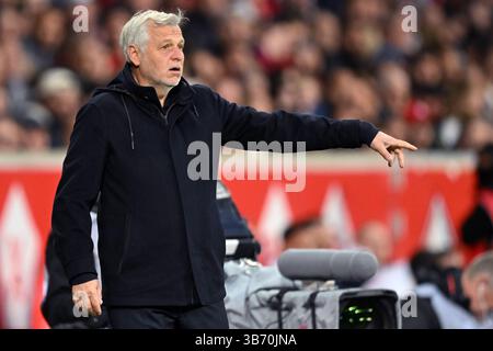 LILLE - Lille OSC entraîneur Bruno Genesio lors du match de Ligue 1 entre Lille OSC et l'Olympique Lyonnais au stade Pierre-Mauroy le 4 mai 2025 à Lille. ANP | Hollandse Hoogte | Gerrit van Keulen Banque D'Images