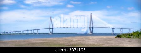 PONT À HAUBANS ARTHUR RAVENEL JR (2005) ET COOPER RIVER CHARLESTON CAROLINE DU SUD ÉTATS-UNIS Banque D'Images