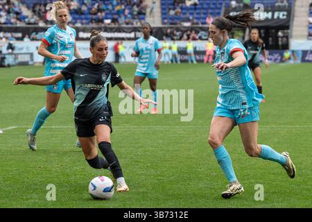Harrison, New Jersey, États-Unis. 4 mai 2025. Sarah Schupansky (11 ans) du Gotham FC contrôle le ballon lors d'un match de saison régulière de la NWSL contre le Gotham FC au Sports Illustrated Stadium à Harrison, NJ le 4 mai 2025. La partie s'est terminée par un tirage au sort sans but. (Crédit image : © Lev Radin/Pacific Press via ZUMA Press Wire) USAGE ÉDITORIAL SEULEMENT ! Non destiné à UN USAGE commercial ! Banque D'Images