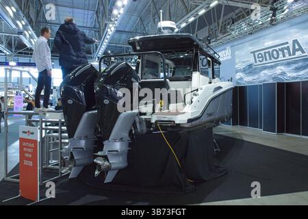 Pasila, Helsinki, Finlande – 12 février. 2025 : Navan C30 Boat au Vene (Boat) 2025 show au Messukeskus Helsinki. Banque D'Images