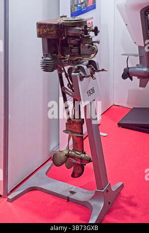 Pasila, Helsinki, Finlande – 12 février. 2025 : moteur hors-bord Penta 1936 au salon Vene (Boat) 2025 au Messukeskus Helsinki. Banque D'Images