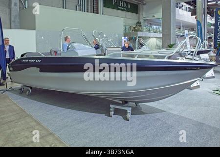 Pasila, Helsinki, Finlande – 12 février. 2025 : Linder Arkip 530 au salon Vene 2025 au Messukeskus Helsinki. Banque D'Images