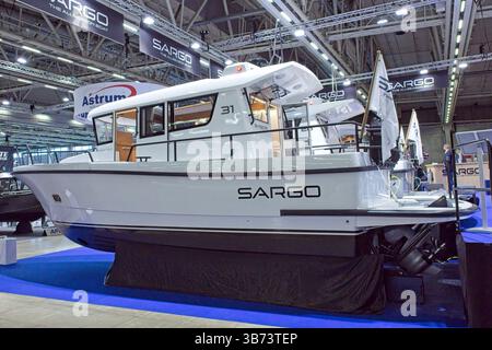 Pasila, Helsinki, Finlande – 12 février. 2025 : SARGO 31 Boat au salon Vene (Boat) 2025 au Messukeskus Helsinki. Banque D'Images