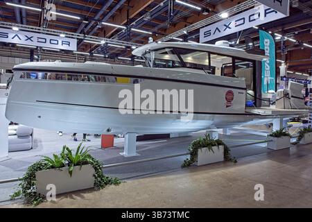 Pasila, Helsinki, Finlande – 12 février. 2025 : Saxdor 340 Boat au Vene (Boat) 2025 show au Messukeskus Helsinki. Banque D'Images