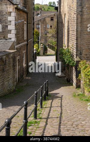Chemin pavé dans le village de Hayfield, Derbyshire, Angleterre. Banque D'Images