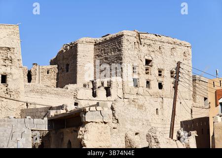Bahla vieille ville, vestiges de l'ancienne colonie, Oman. Bahla abrite l'une des plus anciennes forteresses du pays, le Fort Bahla datant du XIIIe siècle Banque D'Images