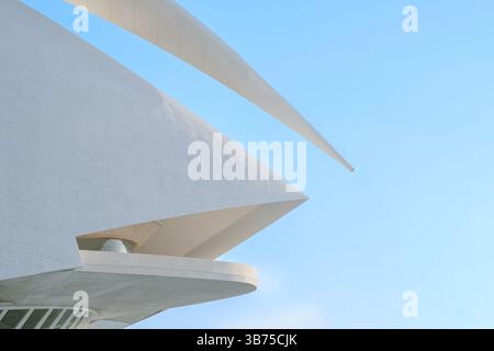 Façade de la construction Ciutat de les Arts i les ciences, détails architecturaux du Palais des Arts architecture moderne par Santiago Calatrava à Valenci Banque D'Images