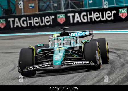 Miami, États-Unis. 04 mai 2025. Lance Stroll of Canada au volant de l'Aston Martin Aramco F1 Team AMR25 lors du Grand Prix F1 de Miami à Miami International Autodrome le 04 mai 2025 à Miami, Floride. Crédit : Stefano Facchin/Luca Rossini/E-Mage/Alamy Live News Banque D'Images