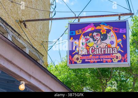 La Nouvelle-Orléans, LOUISIANE, États-Unis - 28 avril 2025 : la Catrina cuisine mexicaine sur Freret Street dans le quartier Uptown Banque D'Images