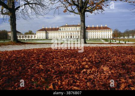 Le palais baroque Schleissheim au nord de la ville, en automne Banque D'Images
