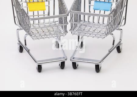 Deux panier sur le fond blanc Banque D'Images