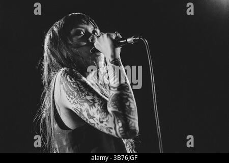 Tilburg, pays-Bas. 19 avril 2025. La chanteuse indonésienne Denisa donne un concert lors du festival de metal néerlandais Roadburn Festival 2025 à Tilburg. Banque D'Images