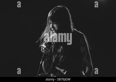 Tilburg, pays-Bas. 19 avril 2025. La chanteuse indonésienne Denisa donne un concert lors du festival de metal néerlandais Roadburn Festival 2025 à Tilburg. Banque D'Images