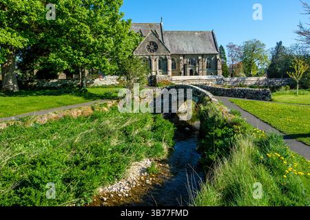 Église Saint-Laurent dans le joli village de Crosby Ravensworth dans la vallée d'Eden, Cumbria Banque D'Images