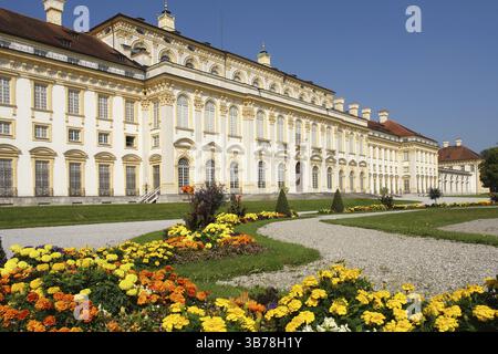 Le palais baroque Schleissheim, avec son parc et ses fontaines, est situé au nord de Munich Banque D'Images