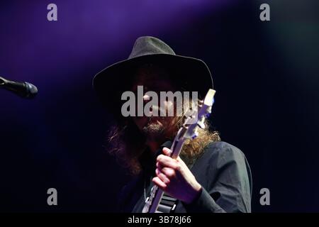 Mexico, Mexique. 04 mai 2025. Le chanteur Mikael Akerfeldt du groupe suédois Opeth se produisant sur scène dans le cadre du Monster of Rock Tour à Mexico City Arena. Le 4 mai 2025 à Mexico, Mexique. (Photo de Carlos Santiago/ Eyepix/Sipa USA) crédit : Sipa USA/Alamy Live News Banque D'Images