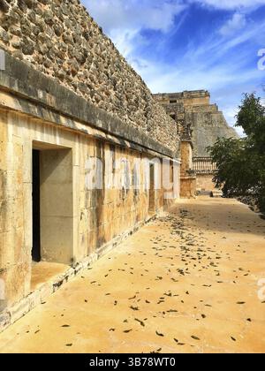 Ruines majestueuses à Uxmal, Mexique. Uxmal est une ancienne ville maya de la période classique dans l'actuel Mexique Banque D'Images
