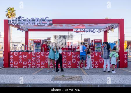 FARO, PORTUGAL : 5 SEPTEMBRE, 2024 - Bar à boire dans le Festival de musique F, un grand festival sur la ville de Faro, Portugal Banque D'Images