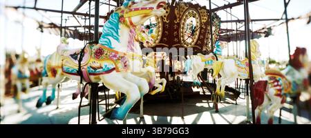 Gros plan panoramique des chevaux de carrousel, Coney Island, Brooklyn, New York City, New York State, ÉTATS-UNIS Banque D'Images