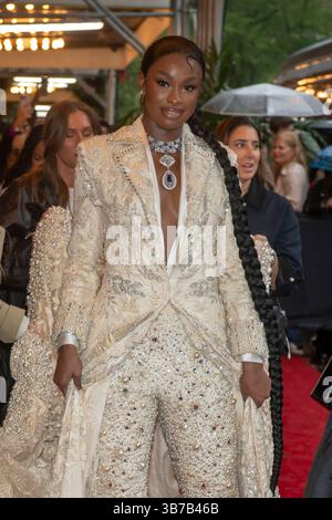 New York, États-Unis. 05 mai 2025. Coco Jones quitte l'hôtel Pierre pour le gala du met 2025 à New York, États-Unis, le 5 mai 2025. (Photo de Thenews2/NurPhoto) crédit : NurPhoto SRL/Alamy Live News Banque D'Images
