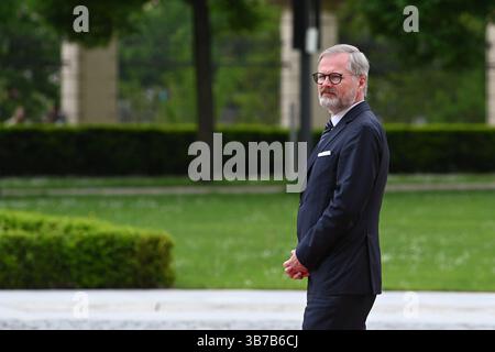 Prague, République tchèque. 05 mai 2025. Le premier ministre tchèque Petr Fiala a vu avant leur réunion à Prague. Le président ukrainien Volodymyr Zelenskyy et le premier ministre de la république tchèque Petr Fiala discutent de la situation actuelle de l'agression russe en Ukraine, de l'initiative tchèque en matière de munitions, des possibilités de cessez-le-feu et de paix en Ukraine. Crédit : SOPA images Limited/Alamy Live News Banque D'Images