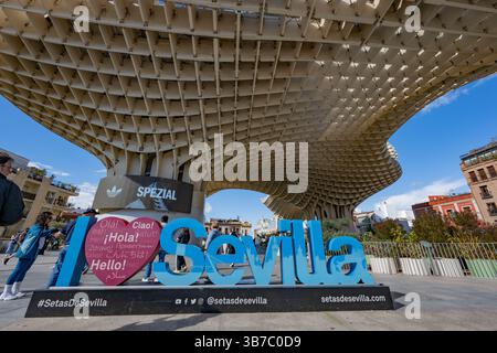 Les Setas de Sevilla (champignons de Séville), initialement intitulés Metropol Parasol, la grande structure située sur la place la Encarnación Banque D'Images