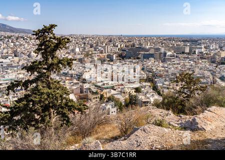 Blick vom Philopapposhügel auf das Häusermeer der giechischen Hauptstadt Athen, Griechenland | vue depuis la colline de Philopappos sur la vue des bâtiments Banque D'Images
