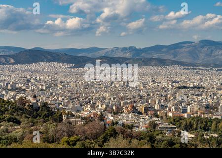 Häusermeer in Athen Blick vom Philopapposhügel auf das Häusermeer der giechischen Hauptstadt Athen, Griechenland vue depuis la colline Philopappos sur les s. Banque D'Images