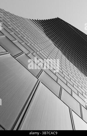 Cette photo montre Torre PwC (également connu sous le nom de 'il Curvo') dans CityLife Milano - nette, nette, architecturale prise en noir et blanc. Banque D'Images