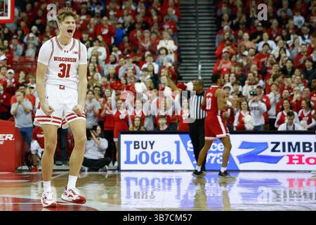 6 janvier 2024 : Nolan Winter (31), attaquant des Badgers du Wisconsin, lors du match de basket-ball de la NCAA entre les Cornhuskers du Nebraska et les Badgers du Wisconsin, AU Kohl Center de Madison, WISCONSIN. Darren Lee/CSM (image de crédit : Banque D'Images