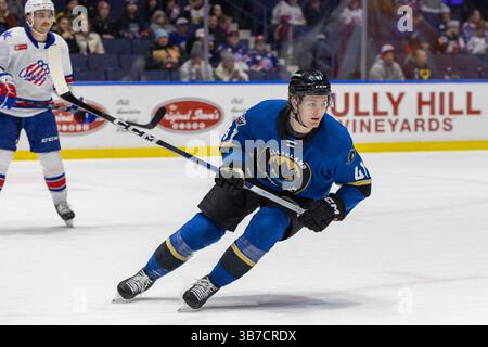 5 janvier 2024 : L'attaquant des monstres de Cleveland Hunter McKown (41) patine en troisième période contre les Américains de Rochester. Les Américains de Rochester ont accueilli les Monsters de Cleveland dans un match de la Ligue américaine de hockey au Blue Cross Arena de Rochester, New York. (Jonathan Tenca/CSM) (image crédit : © Jonathan Tenca/CSM via ZUMA Press Wire) Banque D'Images