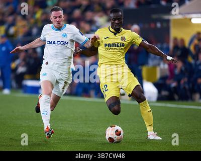 14 mars 2024 : Eric Bailly (R) de Villarreal concourt pour le ballon avec Jordan Veretout de l'Olympique de Marseille lors de l'UEFA Europa League, Round of 16, match de football joué entre Villarreal CF et l'Olympique de Marseille à l'Estadio de la Ceramica le 14 mars 2024, à Villarreal, Espagne. (Crédit image : © David Aliaga/AFP7 via ZUMA Press Wire) Banque D'Images