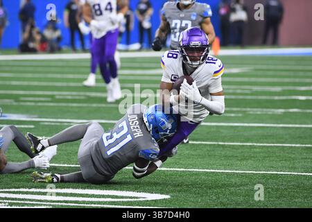 DETROIT, mi - JANVIER 07 : sécurité des Lions de Détroit (31) Kerby Joseph s'attaque au récepteur large des Vikings du Minnesota (18) Justin Jefferson pendant le match entre les Vikings du Minnesota et les Lions de Détroit le 7 janvier 2024 au Ford Field à Détroit, mi (photo par Allan Dranberg/CSM) (image crédit : © Allan Dranberg/CSM via ZUMA Press Wire) Banque D'Images