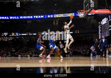 6 février 2024 le garde des Vanderbilt Commodores Malik Presley (13 ans) dépose le ballon contre les Wildcats du Kentucky lors de la première moitié d'un match de basket-ball de la NCAA entre les Wildcats du Kentucky et les Commodores de Vanderbilt au Memorial Gym à Nashville, Tennessee. (Crédit photo obligatoire : Steve Roberts/CSM) (crédit image : © Steve Roberts/Cal Sport Media/CSM via ZUMA Press Wire) Banque D'Images