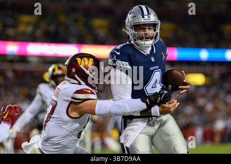 07 janvier 2024 : le quarterback des Dallas Cowboys Dak Prescott (4) dirige le ballon pendant le match NFL entre les Dallas Cowboys et les Washington Commanders à Landover, MD. Reggie Hildred/CSM (crédit image : © Reggie Hildred/CSM via ZUMA Press Wire) Banque D'Images