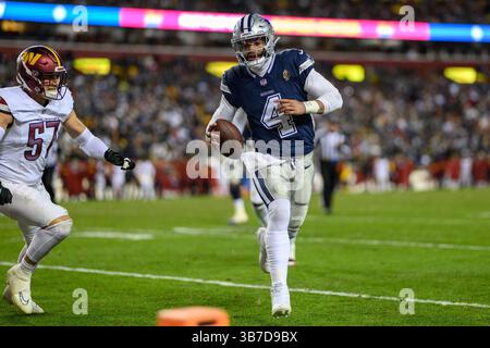 07 janvier 2024 : le quarterback des Dallas Cowboys Dak Prescott (4) dirige le ballon pendant le match NFL entre les Dallas Cowboys et les Washington Commanders à Landover, MD. Reggie Hildred/CSM (crédit image : © Reggie Hildred/CSM via ZUMA Press Wire) Banque D'Images